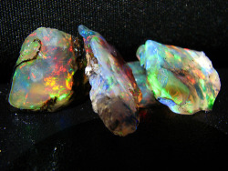 beautiful-minerals:  opal 