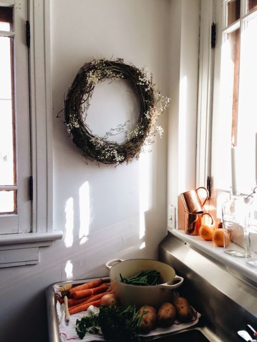 desertbee:  simply-divine-creation:  Moonschooling Eleanor  UGHhhehbfsnfehf