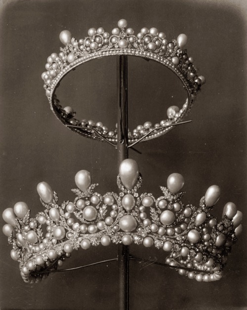 Porn antique-royals:  Diamonds, pearls and precious photos