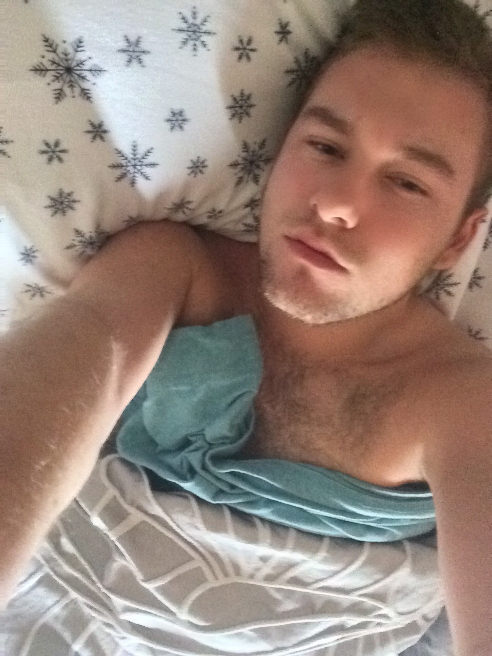 lighth0me:  never wanna get up :( 