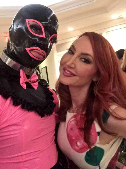 sissygirlfina:Kendra James + Latex has ALWAYS been a huge fetish of mine