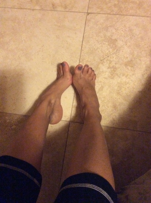 My arches, My toes, my feet, love this color pedi!!