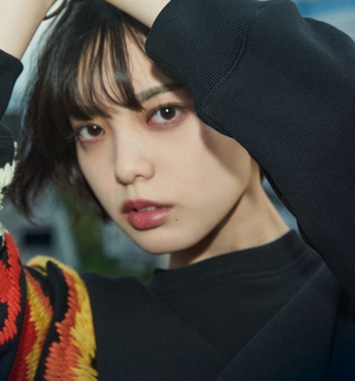 hirate-yurina:VOGUE GIRLダークな瞳とピュアな唇。平手友梨奈、“ギャップ”で築く唯一無二の個性。 | VOGUE GIRL