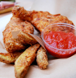 in-my-mouth:  Chicken and Potato Wedges