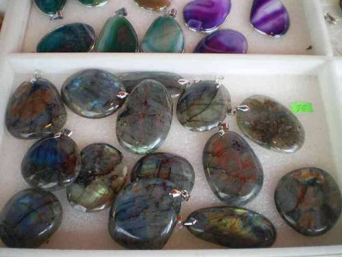 Products made of polished minerals and stones offered for sale during LLA =  Lwóweckie Lato Agatowe 