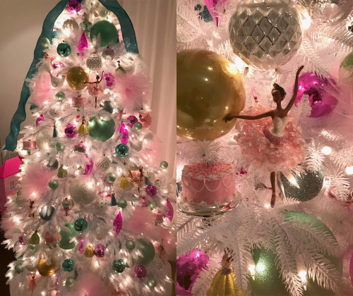 whateveriblogis: thebeyhive: bey’s christmas trees  if course she’d have one with lemons