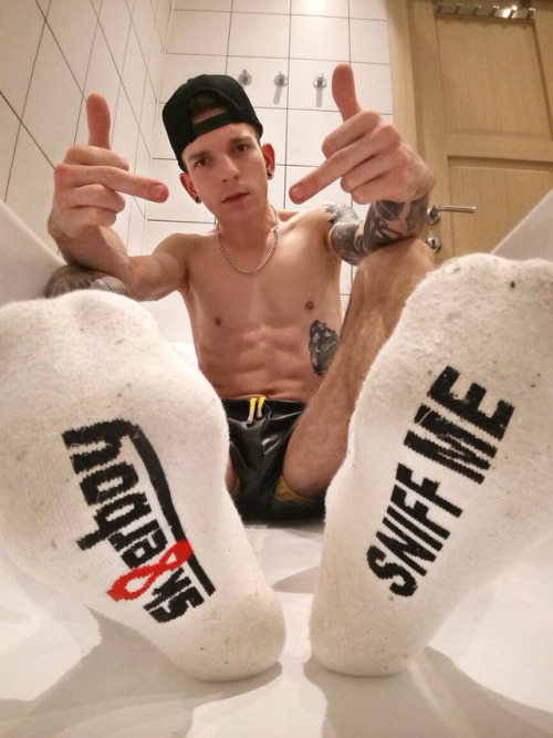 sk8erboy-eu:#smelly #sox #sk8er #sk8erboy #sk8terboy #sneaxn #sneaker #nuroriginalistlegal #smellysox #nike #adidas #sneakerporn #sniffit #gayfetish #fetishparty #sportswear #gear #fetishgear #whitesocksfetish #whitesocks #smellysocks #gayparty #scallyboy