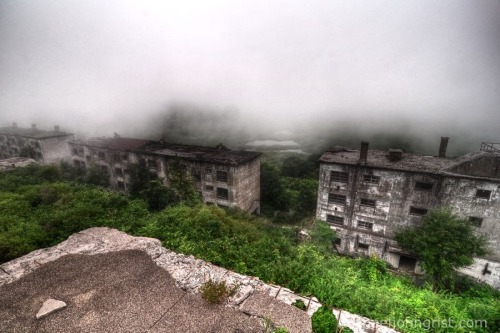 sixpenceee:  Matsuo Ghost Mine Located in northern Japan, this was once the largest sulfur mine in the Far East. After closing in the 70′s however, it was abandoned and the only thing remaining are the large residential complexes that used to house