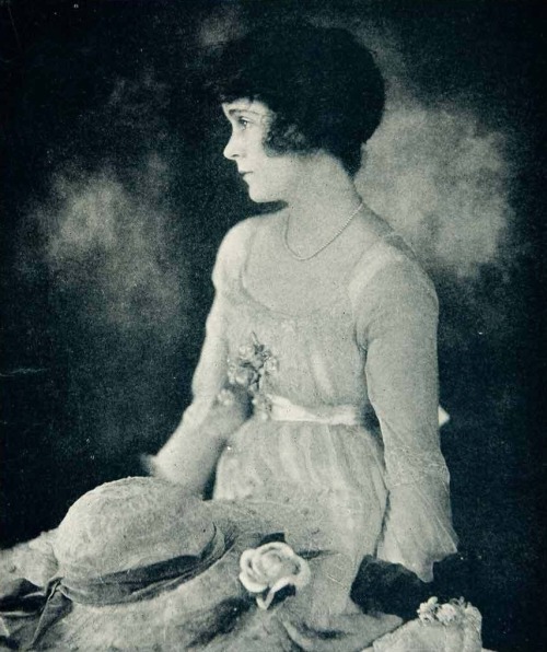 saisonciel:Mae Marsh by Mishkin, 1923