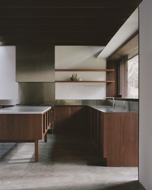 “House at Flat Rock,” Bendalong, Conjola National Park, Australia,Billy Maynard Architect,photos: Ro