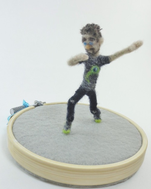 pellmelproductions:I wanted to see if I could make a tiny figure with any kind of coherent detail, s