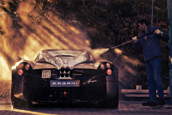 richmenslife:  Washing Pagani Huayra