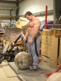 cyberbumsi:  londonboy45:  I wonder if I can spit it in two with just my rod.    You thought I was gonna lift it…wrong! I am gonna crush it!