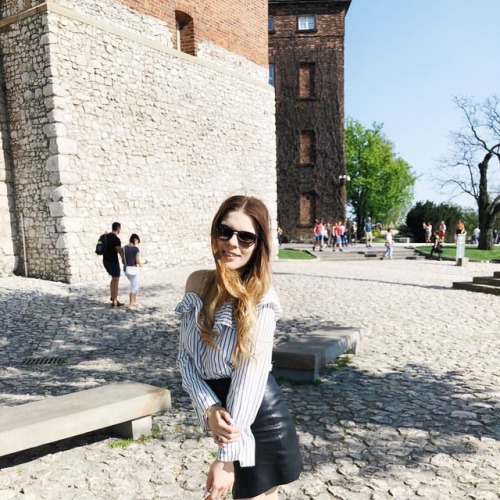  . . . . #cracow #polishgirl #blondehair #blondombre #smile #happygirl #poland #girl #longhair #sun 