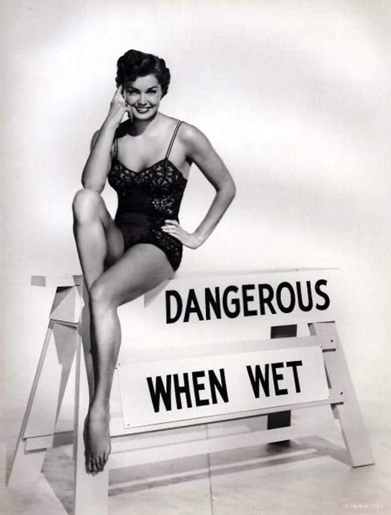 girlslovegoodinnuendo:  retrogasm:  Esther Williams   *smirks* ⚠dangerous curves