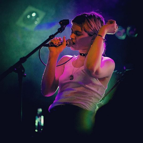 fourwingdinosaurr:Soko (John Dee, Oslo) @sokothecat @rockefelleroslo (via instagram)