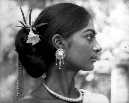 vintagewoc:Simi Garewal in Aranyer Din Ratri (1970)