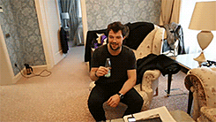 sheisbaffled:  Behind the scenes video of Danila’s photoshoot for Glamour Magazine Russia. (x) 