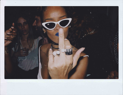jayvien:  i love this look for the dirty glasses and flaking lipstick 