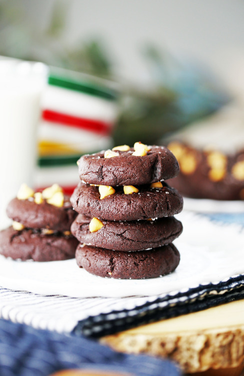 SALTED CHOCOLATE BUTTERSCOTCH CHIP COOKIES - These delicious salted chocolate butterscotch chip cook