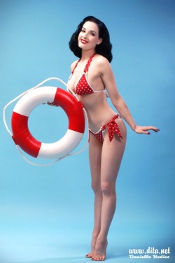 alternative-pinup:  Alternative Model http://alernative-pinup.blogspot.com