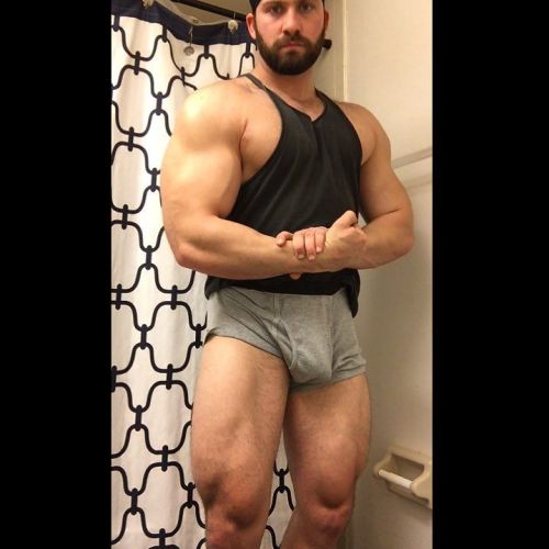 alphamusclehunks:  SEXY, LARGE and IN CHARGE. Alpha Muscle Hunks.  http://alphamusclehunks.tumblr.com/archive 