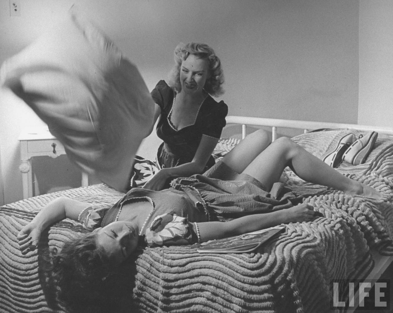 forties-fifties-sixties-love:  Patti McCarty and Betty Brooks return to California