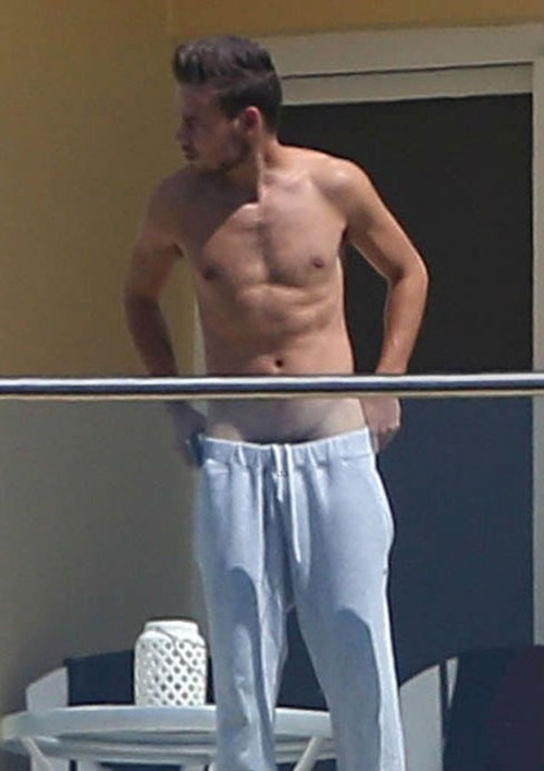 This Day in 1D History - October 6