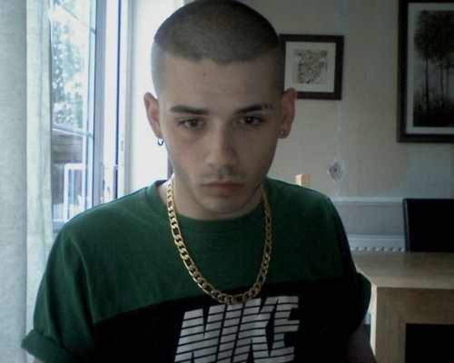 Pic: @gay-lgbt-noh8‘ha mate, ur telling me I like sports? Nah bruh. I wear trackies cause thei
