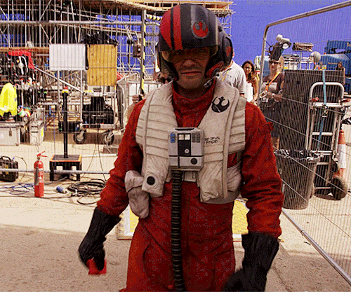 bloodybeautifulbrilliantblokes:“A black X-Wing.”Oscar Isaac behind the scenes of Star Wars: The Forc