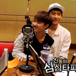 sekchanfan:  Chanyeol protectively holding Kyungsoo ヽ(；▽；)ノ 