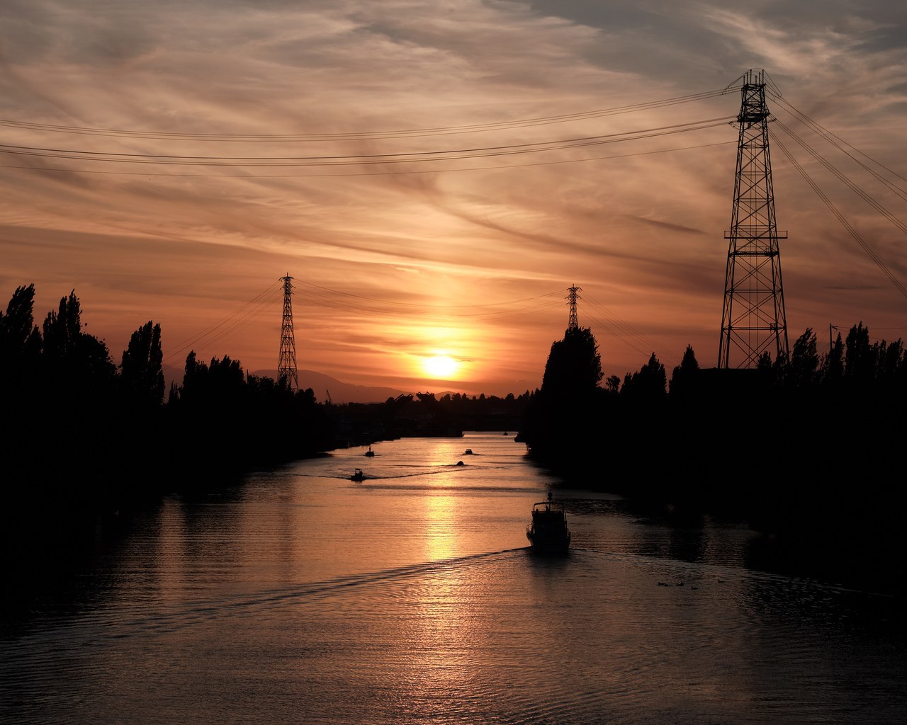 Took this before hurling my X-T2 and 16-55mm into the water below. Such a rubbish excuse for a camera
@simplejiametry