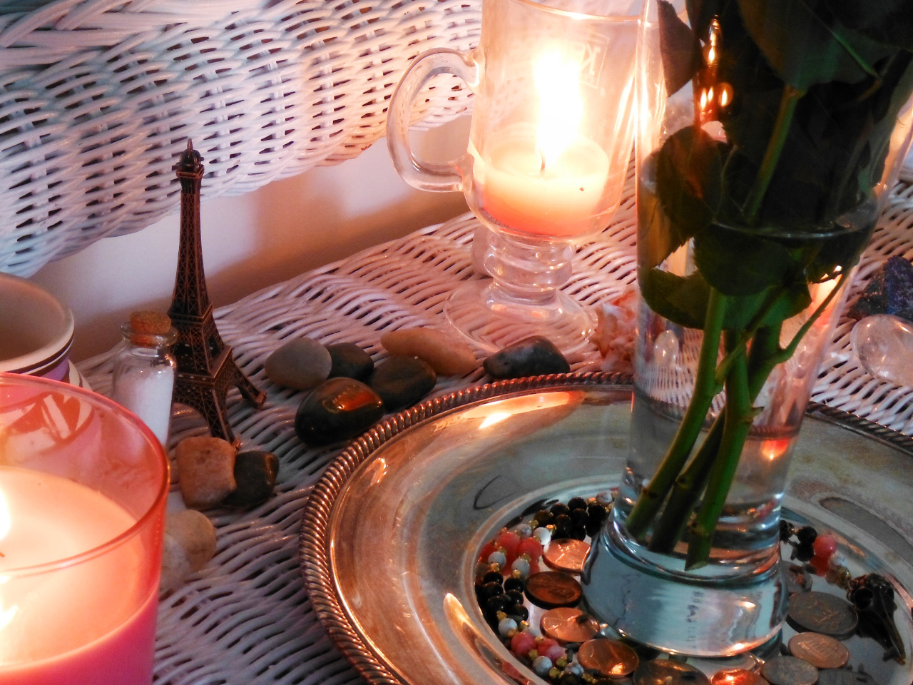 thelivingwiccan:  bouquetsofperfumedstars:  Altar porn time!  The roses are an offering