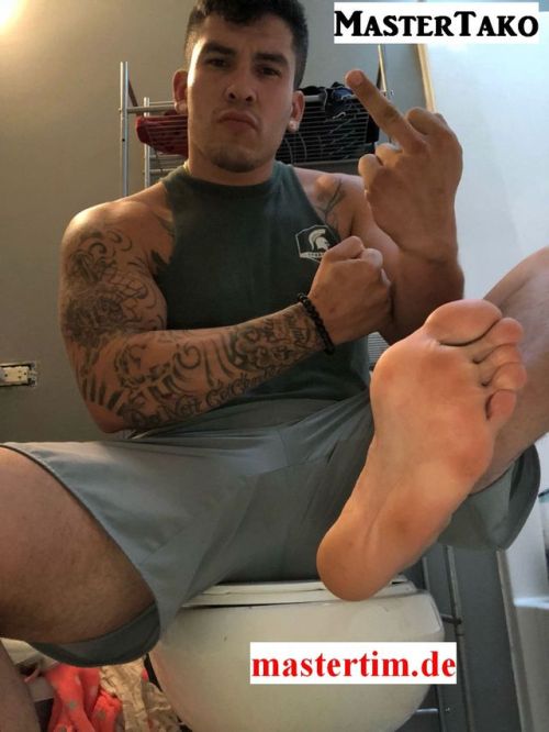 feetpromoter: Mastertako the MichiganMaster and MMAFighter is your Top 4 footmaster on footkingspoll worship his 11-12 sweaty malefeet good and vote for him http://www.footkingspoll.de/top10.html 