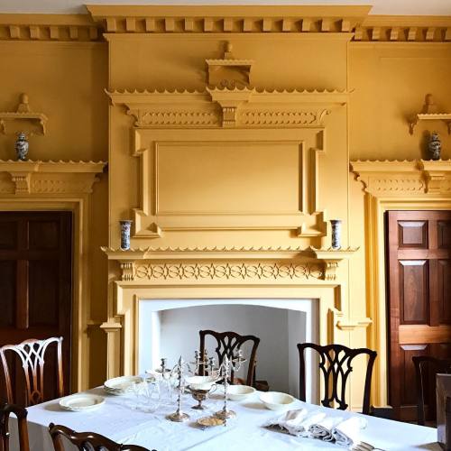 stepfordwasp: The “Chinese” Room of Gunston Hall (c.1757) in Lorain, VA. Note the unique scalloped w