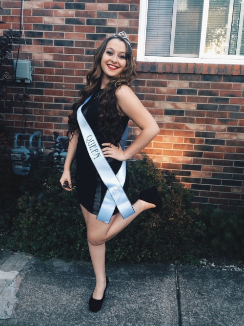sens4tion:  Last homecoming 😩❤️  Yup, I’m the queen.  Deal with it.
