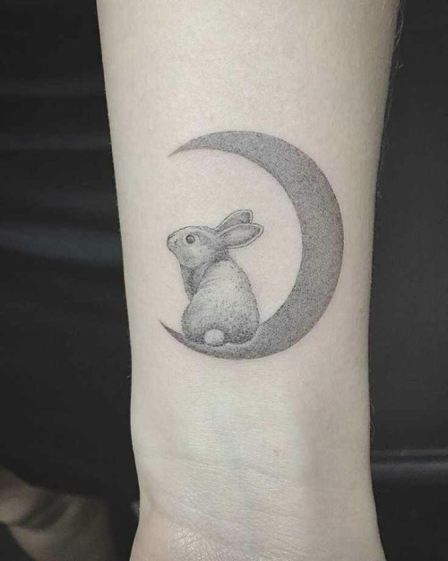 themanicnami:tattoo-for-women:Cute little rabbit on the moon@lunaesteria 