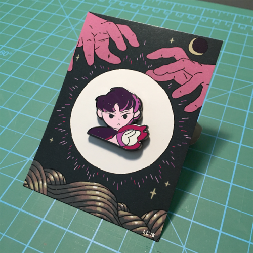 lorhs:shop update! if you’d like you can now buy one of my shirts, bags, pins or paintings onl