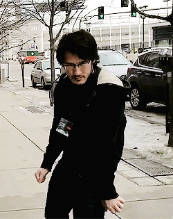 mrphaniplier:    ┌( ಠ‿ಠ)┘  