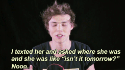 acousticirwin:  au: dating ashton irwin