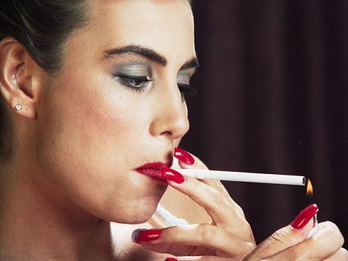 classysmokingfetish: a classy lady! Beautiful sexy smoker