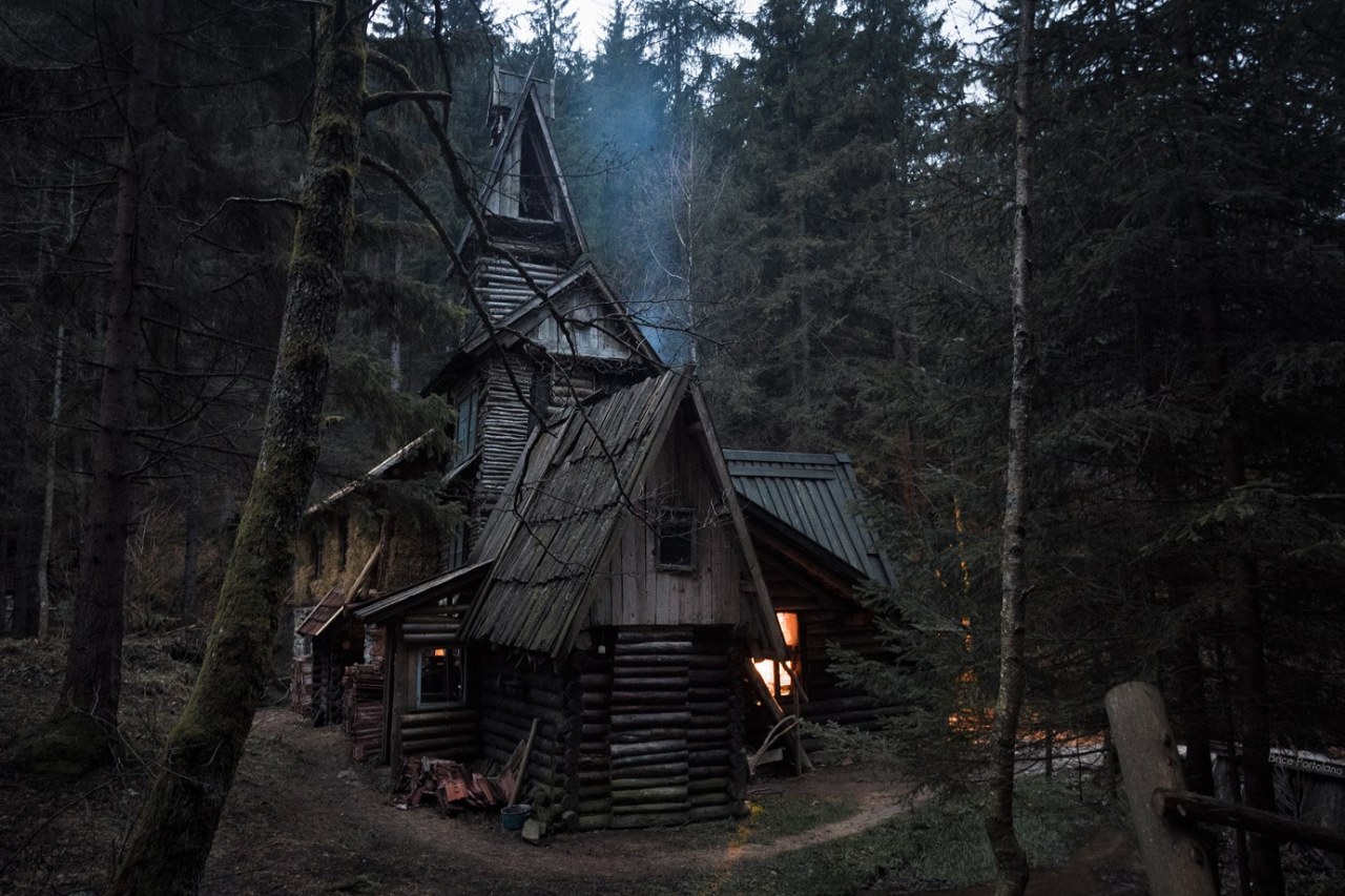 cabinporn:
“ A magical cabin converted from a watermill by a Serbian painter whose father owned and operated many mills along this Bosnian river.
Contributed by Brian Portolano.
”