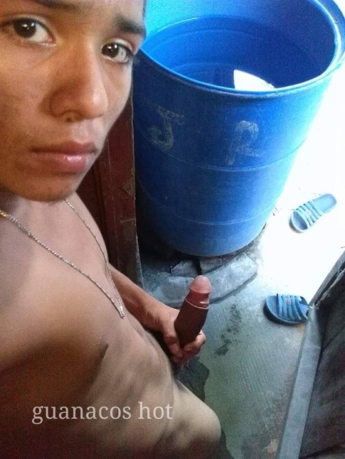guanacoshot:Cristian rico salvadoreño de san miguel mostando ese rico pene moreno que le harias
