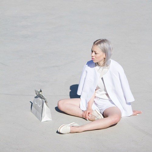 luccamagazine:   SS14 Trend - Monochrome I’ve done my own research into this year’s spring/summer collection and what the current trends are for the fashion world, and I can tell you that I died a little looking through them all. From monochrome,