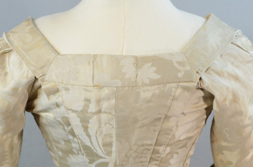 Robe à l’anglaise. 1750-70From the Irma G. Bowen Historic Clothing Collection at the Un