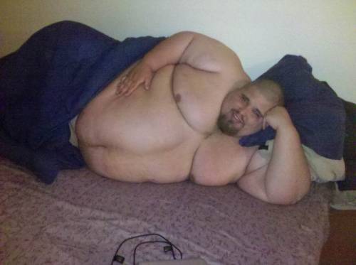 chubcaked: gato-loco:  This lazy porker is one for the ages.  Not sure if this is ok to continue rep