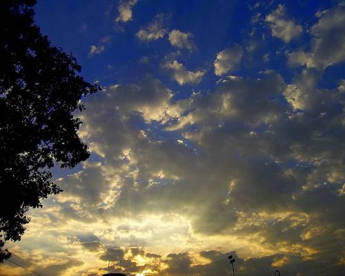 Effect of sunlight before sunset. Bangalore, India User: Mydreamsparrow