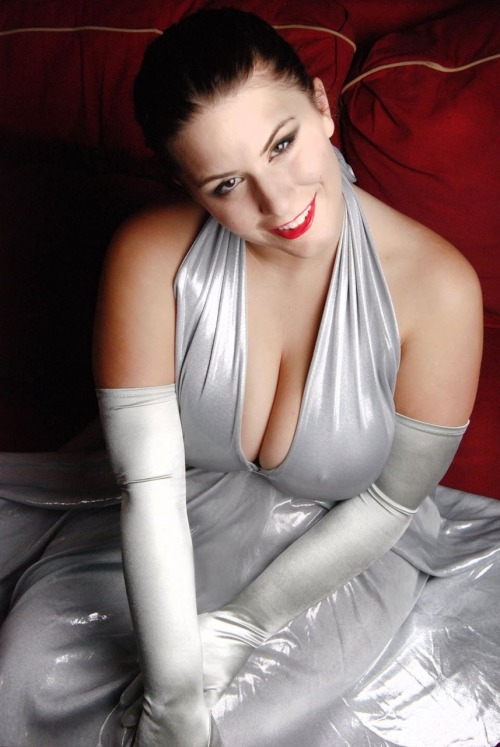 sexysize14plus:  London Andrews….. 