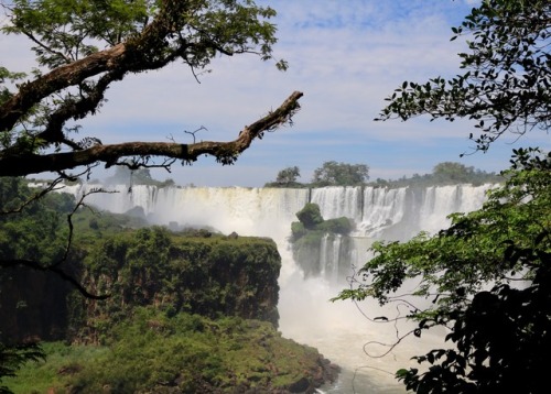 Iguaçu falls Wow, these waterfalls are amazing - we can definitely see why they are one of th