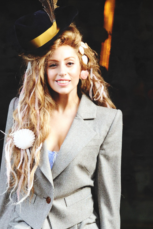 gaga-mugler:  so perfect 
